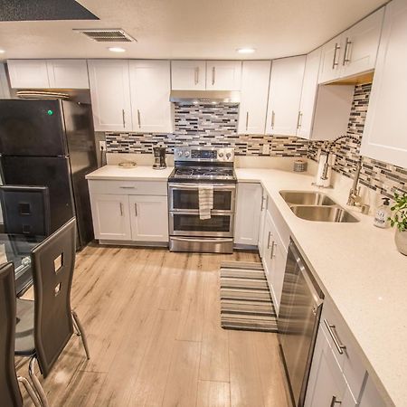 Spacious 2-Bedroom Townhouse With Pool & Private Patio In Central Las Vegas Kültér fotó