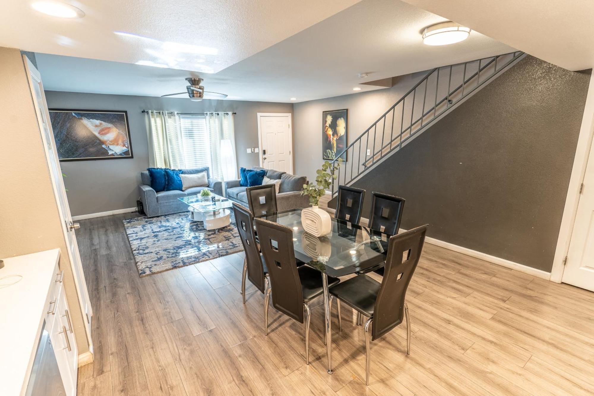 Spacious 2-Bedroom Townhouse With Pool & Private Patio In Central Las Vegas Kültér fotó