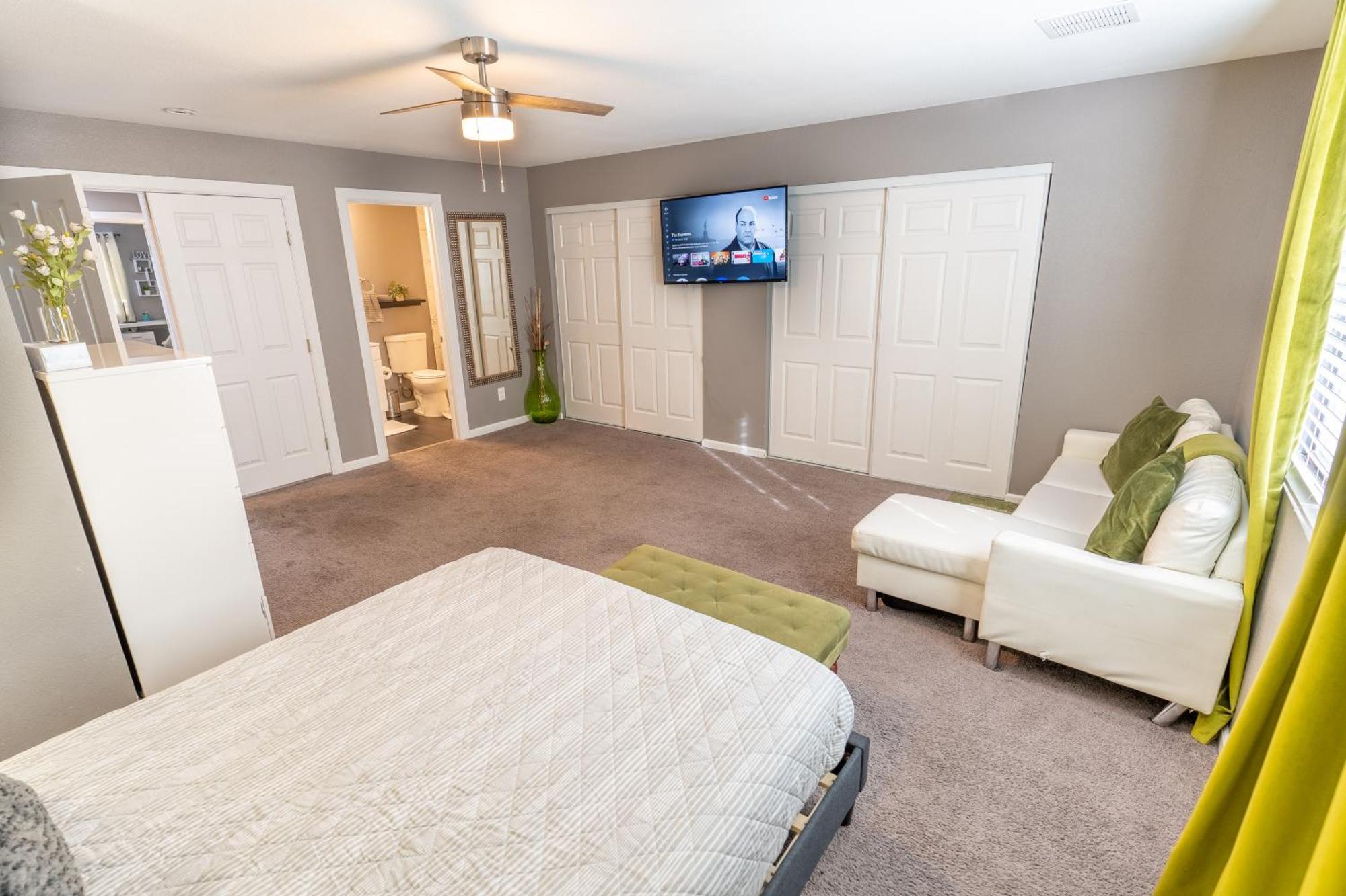 Spacious 2-Bedroom Townhouse With Pool & Private Patio In Central Las Vegas Kültér fotó