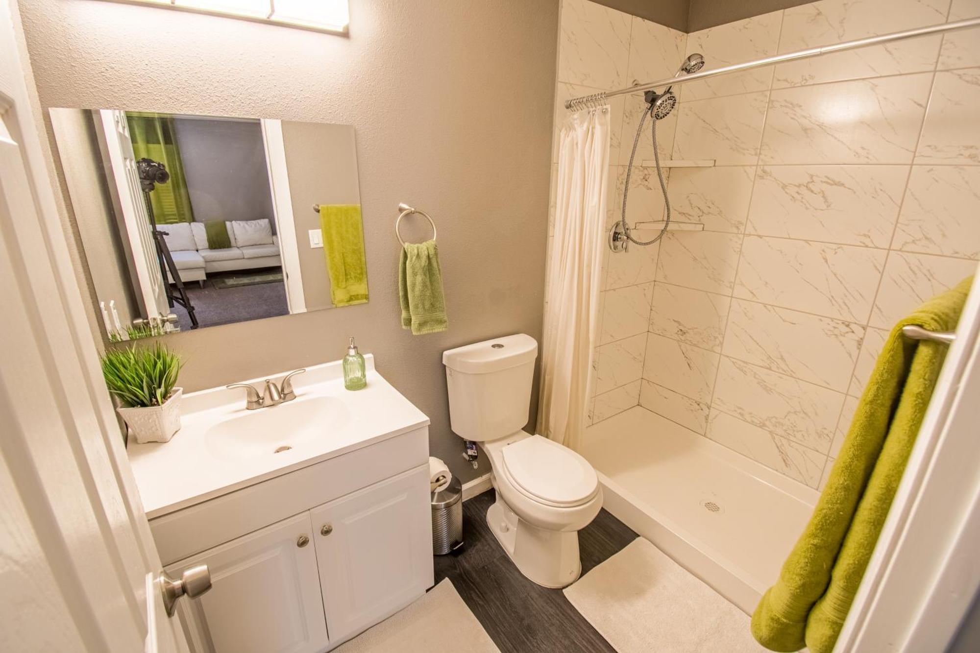Spacious 2-Bedroom Townhouse With Pool & Private Patio In Central Las Vegas Kültér fotó