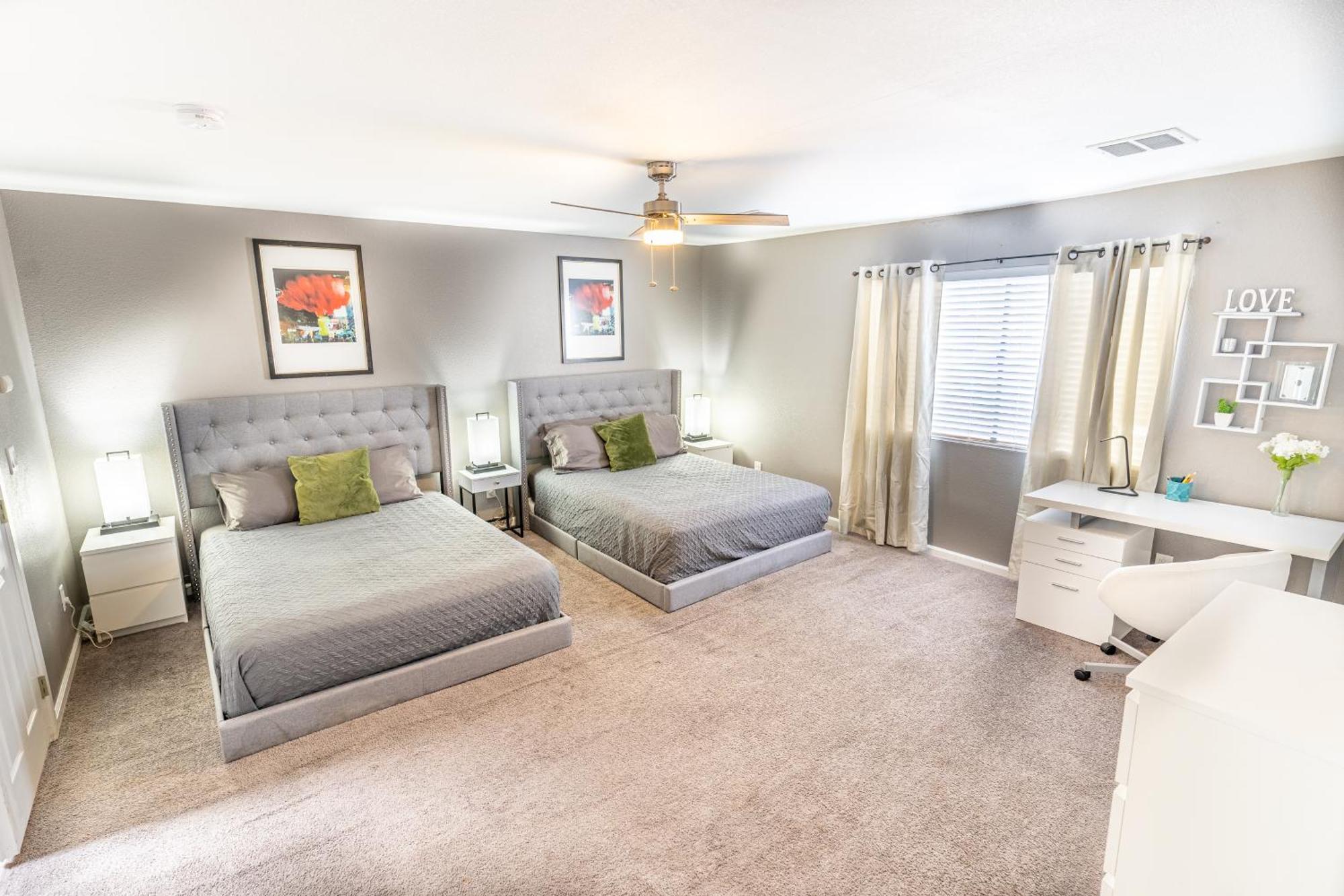 Spacious 2-Bedroom Townhouse With Pool & Private Patio In Central Las Vegas Kültér fotó