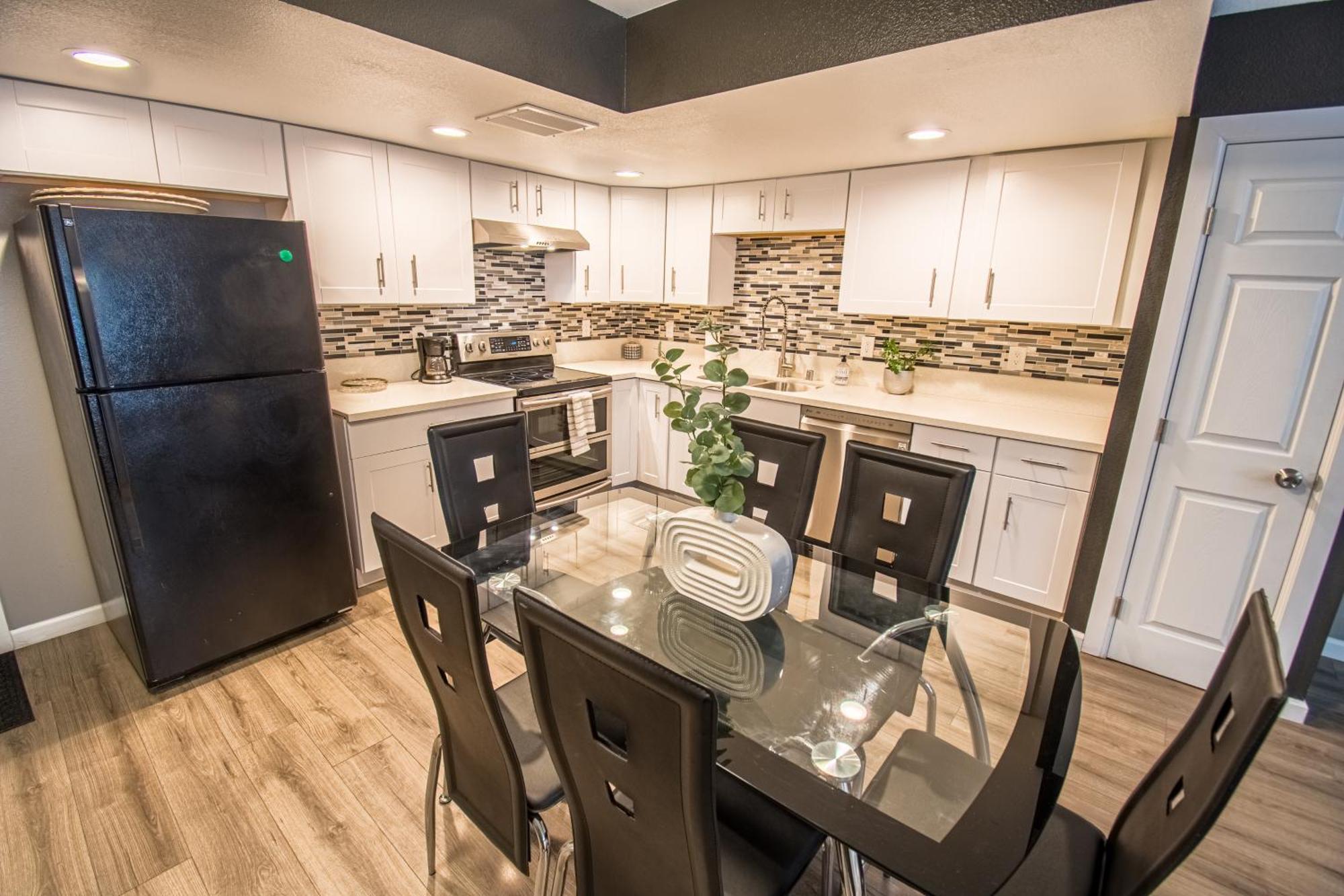 Spacious 2-Bedroom Townhouse With Pool & Private Patio In Central Las Vegas Kültér fotó