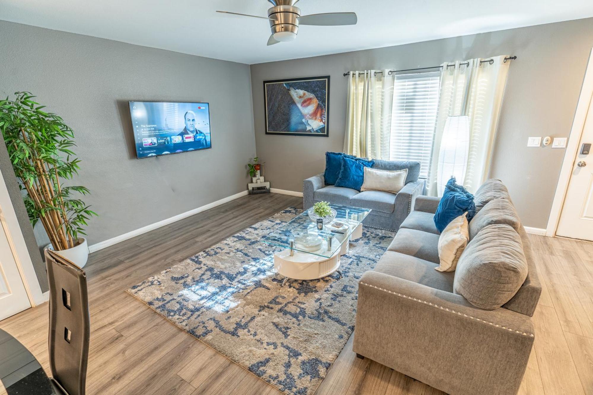 Spacious 2-Bedroom Townhouse With Pool & Private Patio In Central Las Vegas Kültér fotó