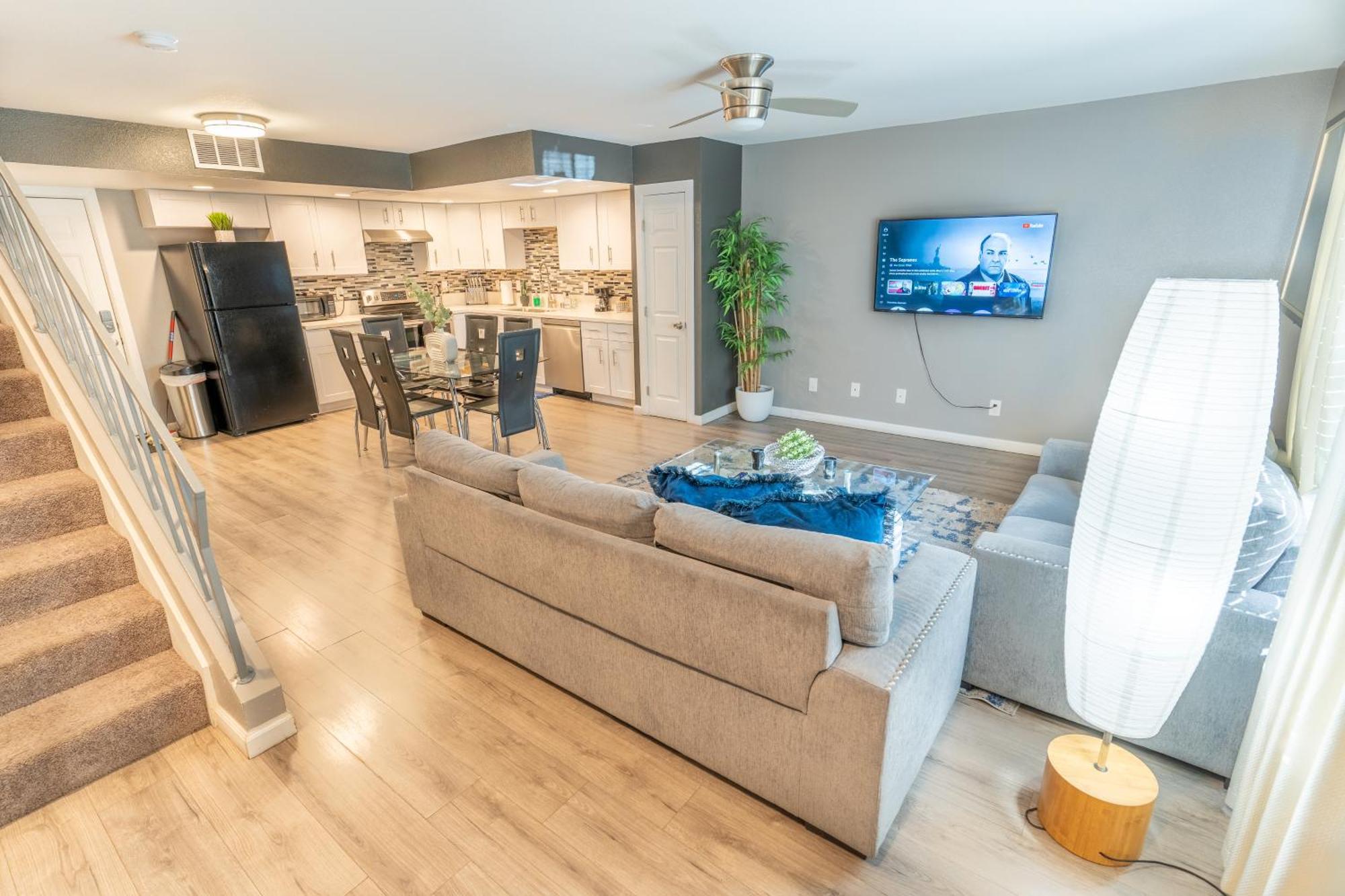 Spacious 2-Bedroom Townhouse With Pool & Private Patio In Central Las Vegas Kültér fotó